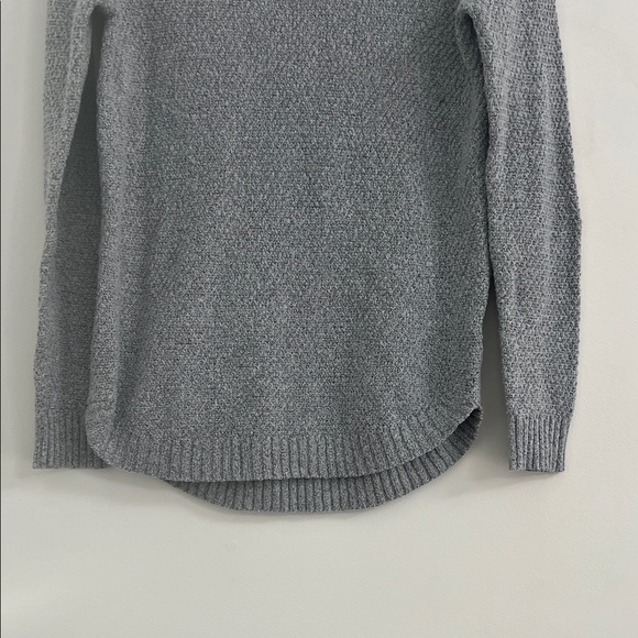 H&M Women's Gray Crew Neck Sweater - Picture 3 of 6